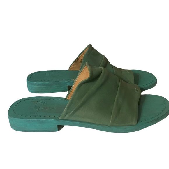 John Fluevog Shoes - John Fluevlog Sz 7 Teal Slouchy Leather Distressed Slip On Thong Flat Sandals